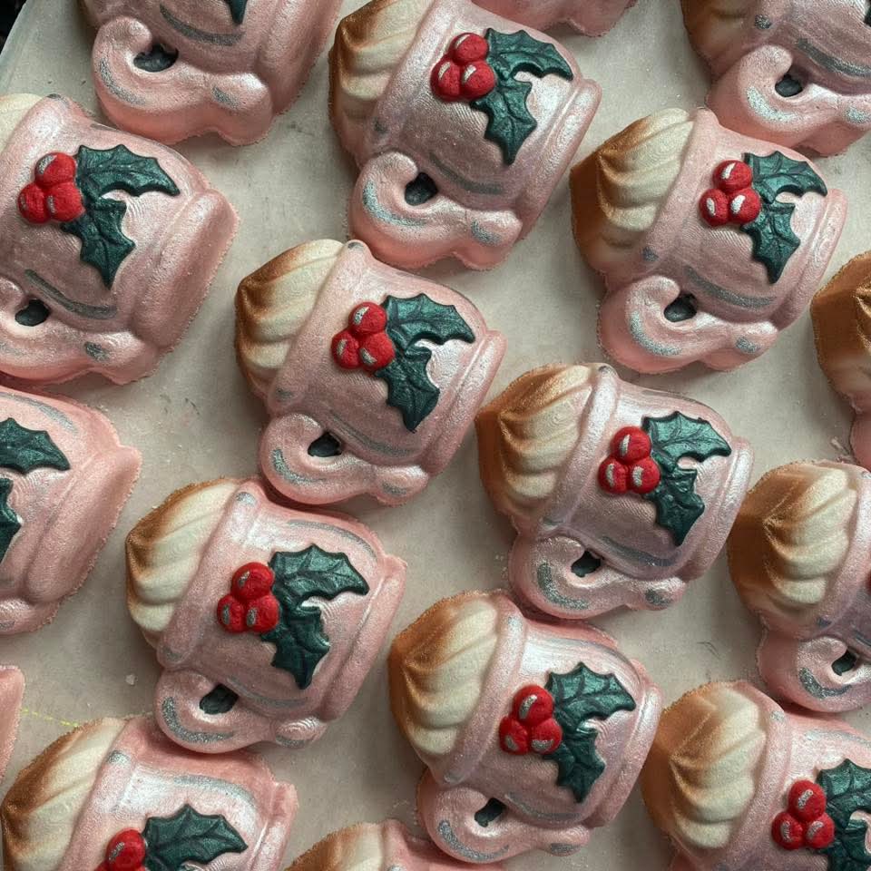 Pink Xmas Mug Bath Bomb