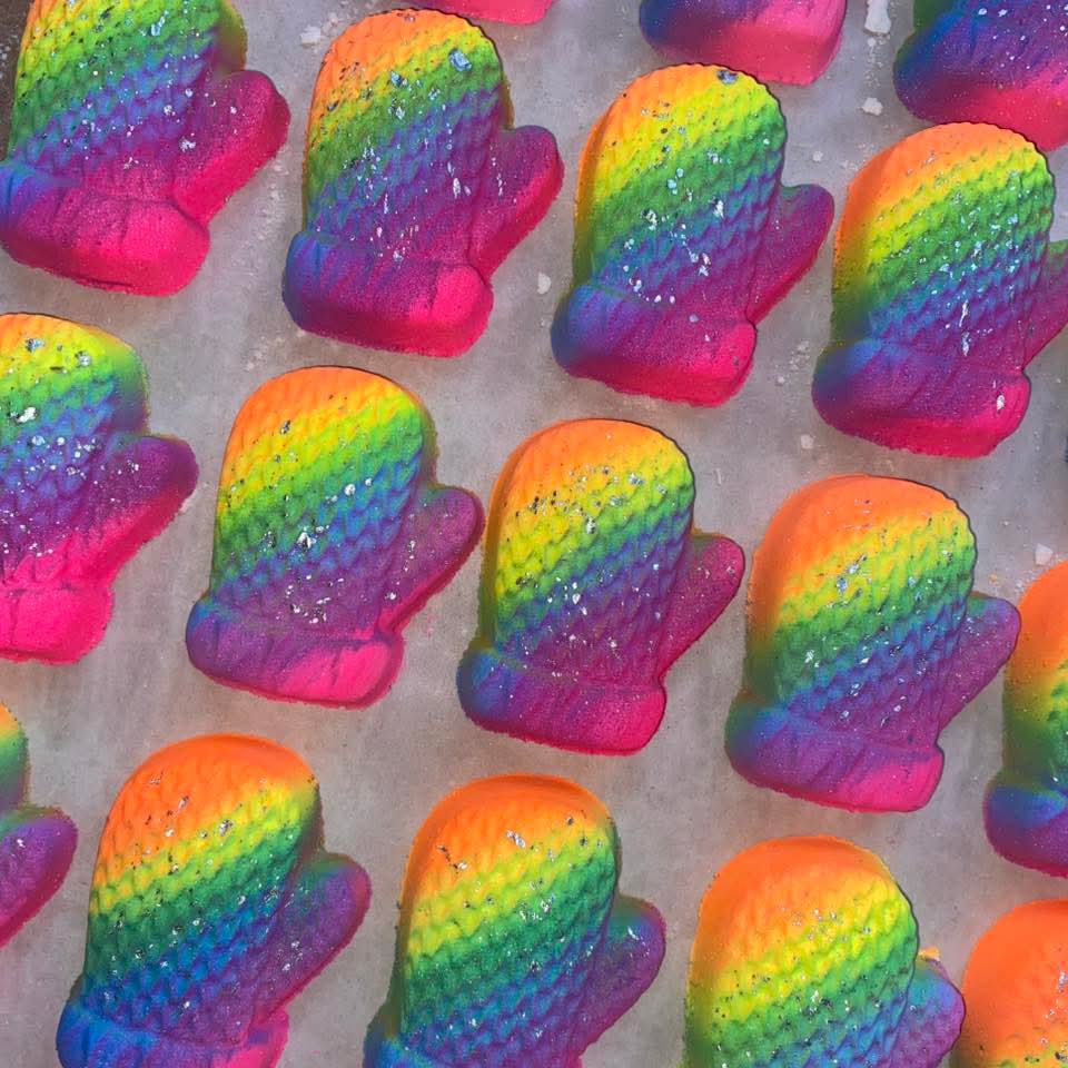 Rainbow Mitten Bath Bomb